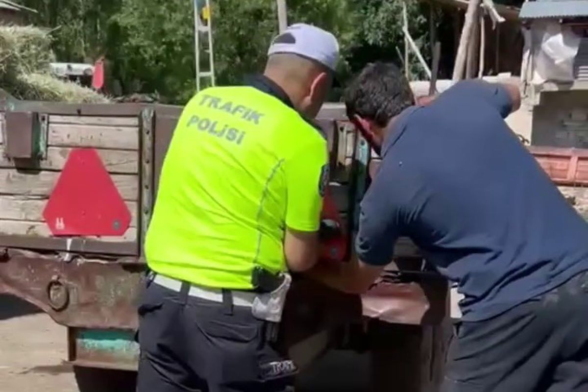 Erzurum'da Traktör Kazalarına Karşı Reflektör Projesi