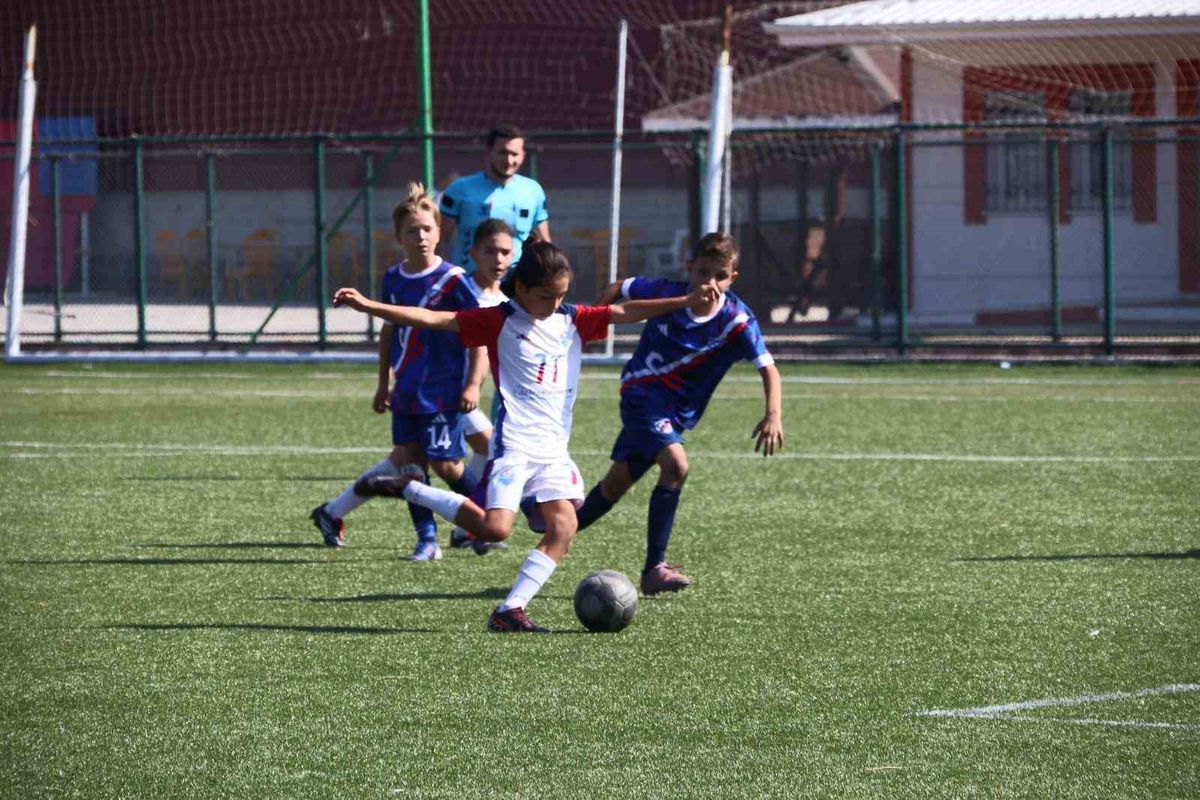 U-11 Gölpa Cup'ta Minikler Sahada Buluştu