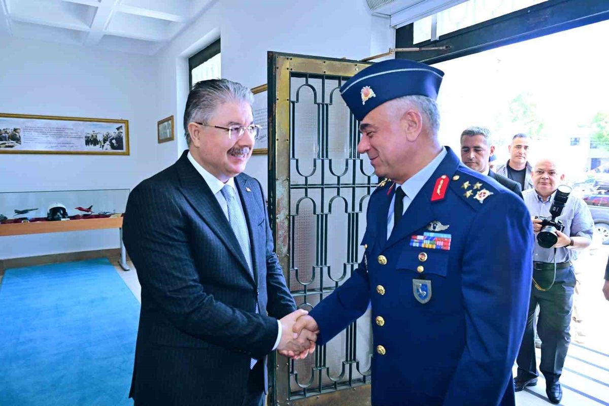 Hava Korgeneral Erdoğan Gür, Eskişehir Valisi'ni ziyaret etti