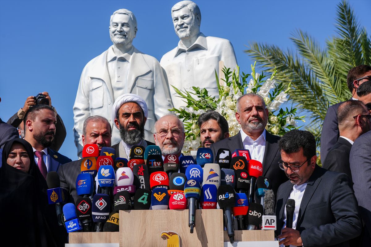 Kalibaf Bağdat’ta Süleymani Anıtını Ziyaret Etti