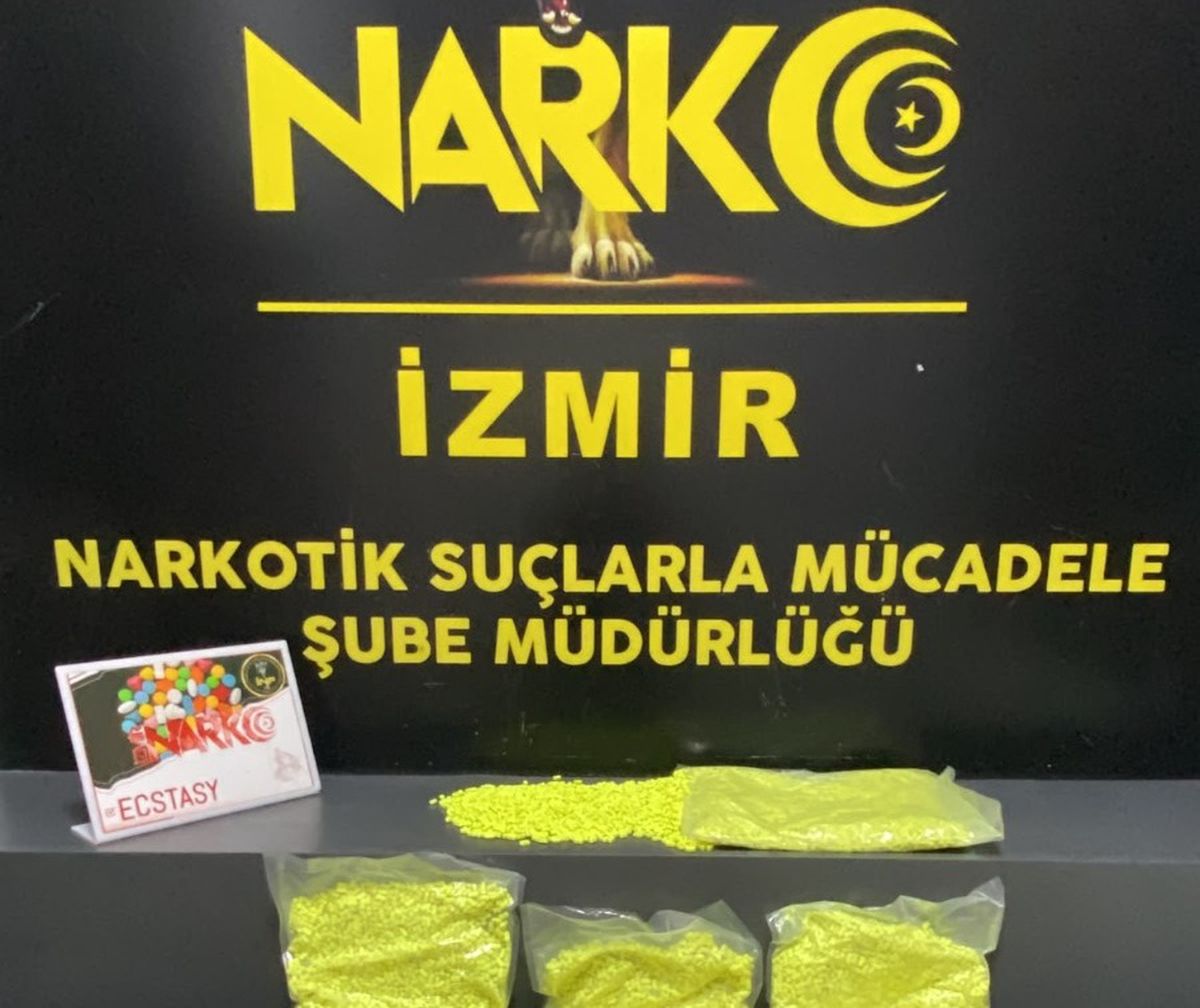 İzmir'de Büyük Uyuşturucu Operasyonu: 31 Bin Ecstasy Ele Geçirildi
