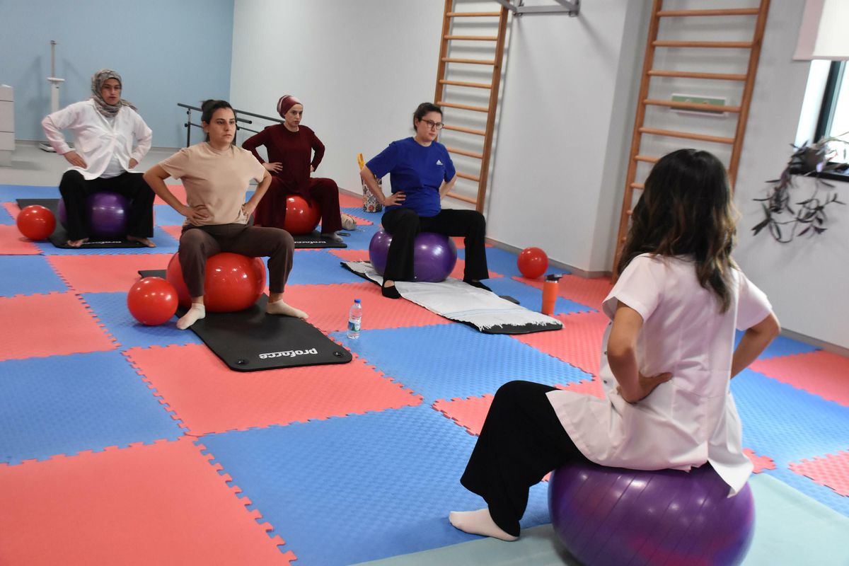 İzmir Şehir Hastanesi'nde Gebelere Özel Egzersiz Programı