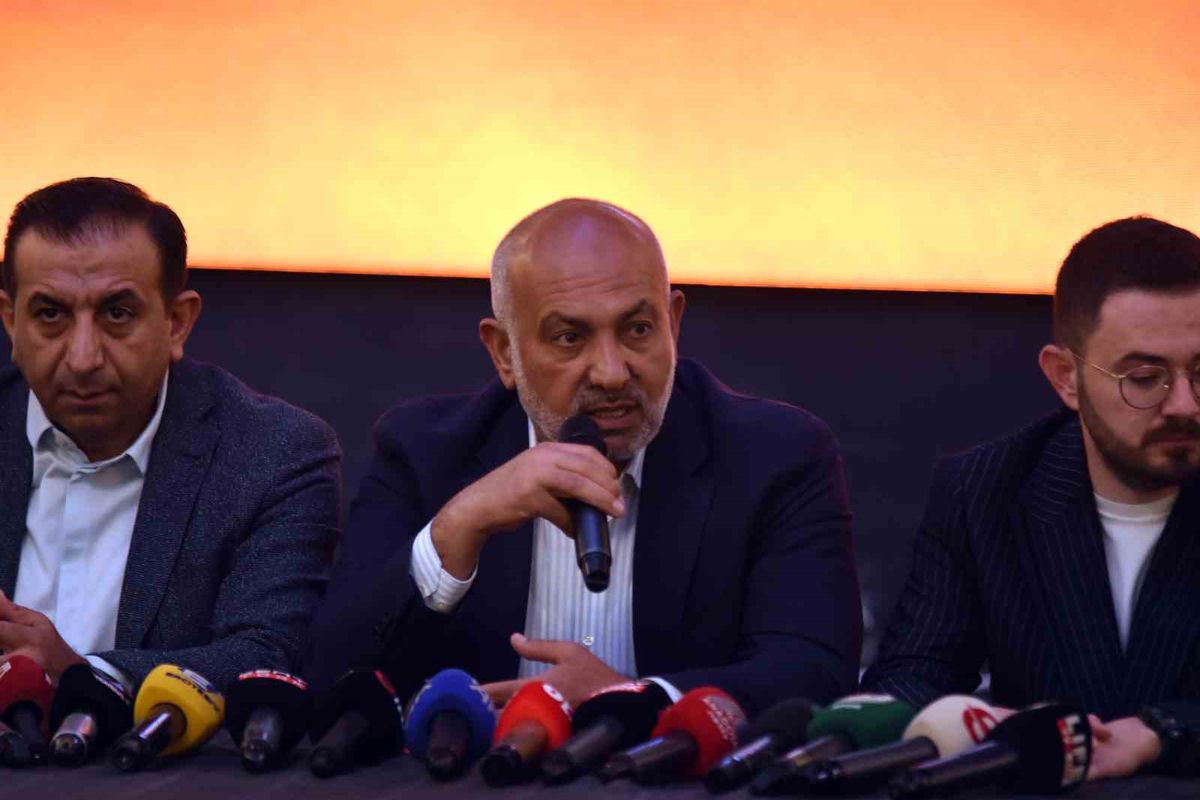 Kayserispor Başkanı Ali Çamlı'dan Eleştirilere Sert Tepki: 'İmamlığımla Gurur Duyuyorum'