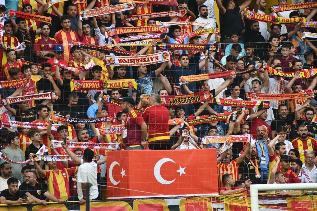 Kayserispor Taraftarı Yalnız Bırakmadı: 8 Bin 200 Kişi Tribündeydi