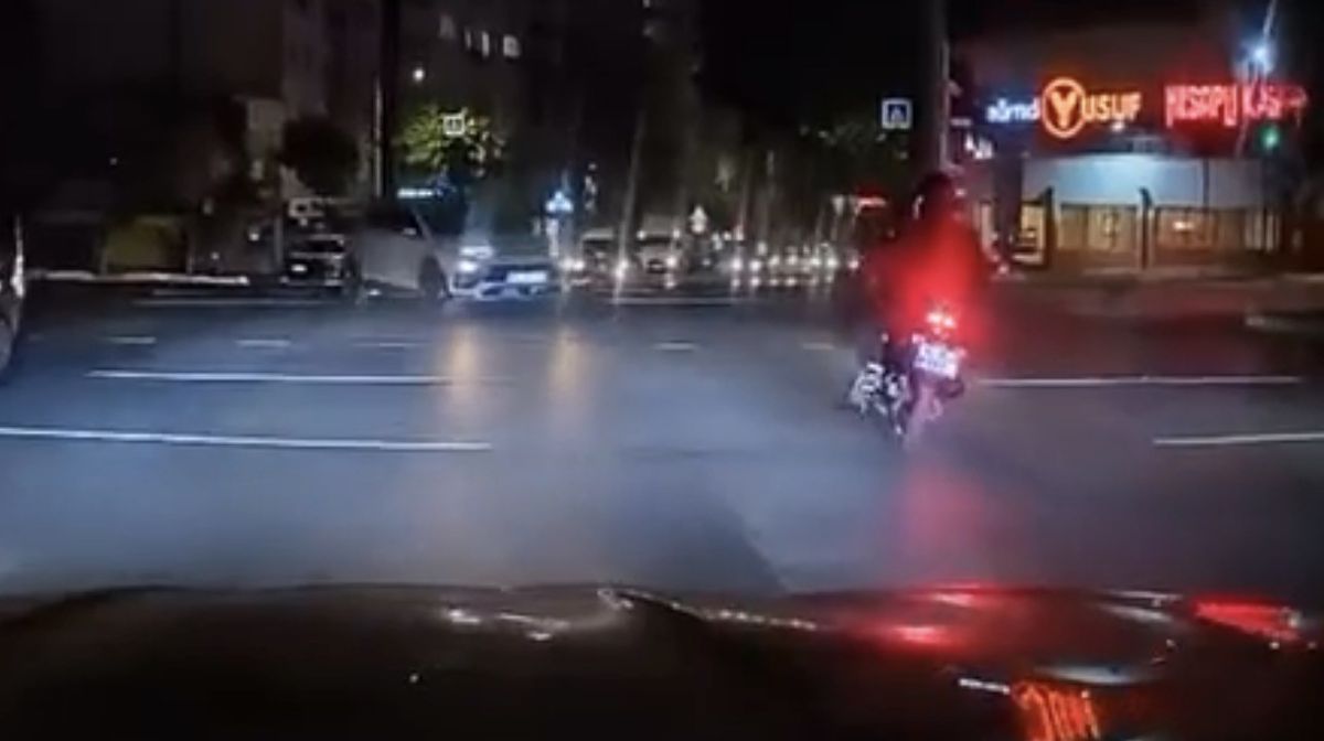 Bursa'da Kırmızı Işık İhlali Kazaya Neden Oldu: Motosiklet Sürücüsü Yaralandı