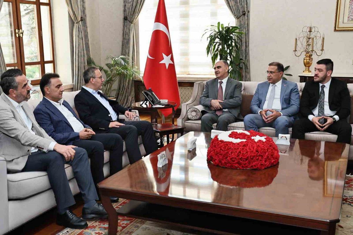 Manisa'da Yatırım ve Gençlik Projeleri Ele Alındı