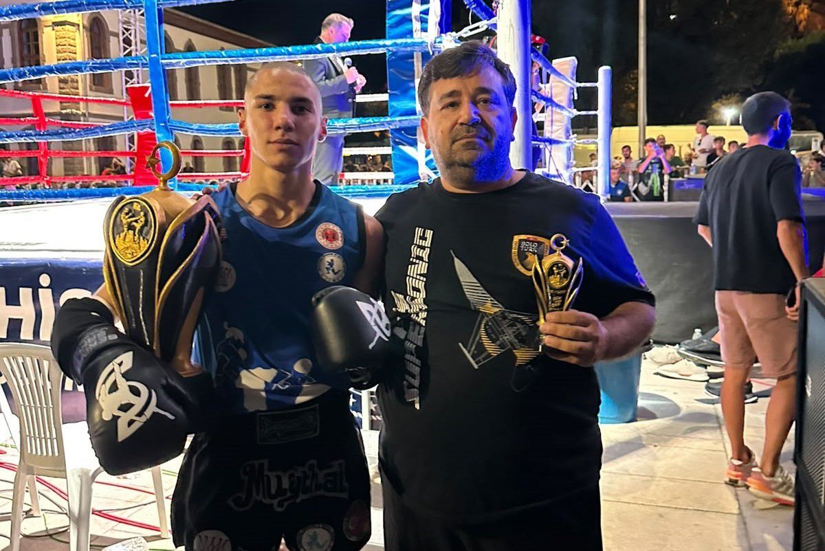 Manisalı Muaythai Sporcusu Ömer Faruk Öksüz, Afyonkarahisar'da Şampiyon Oldu