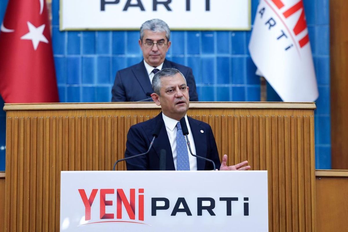 Özgür Özel'e kötü haber: Yeni Parti'den ilk istifalar geldi