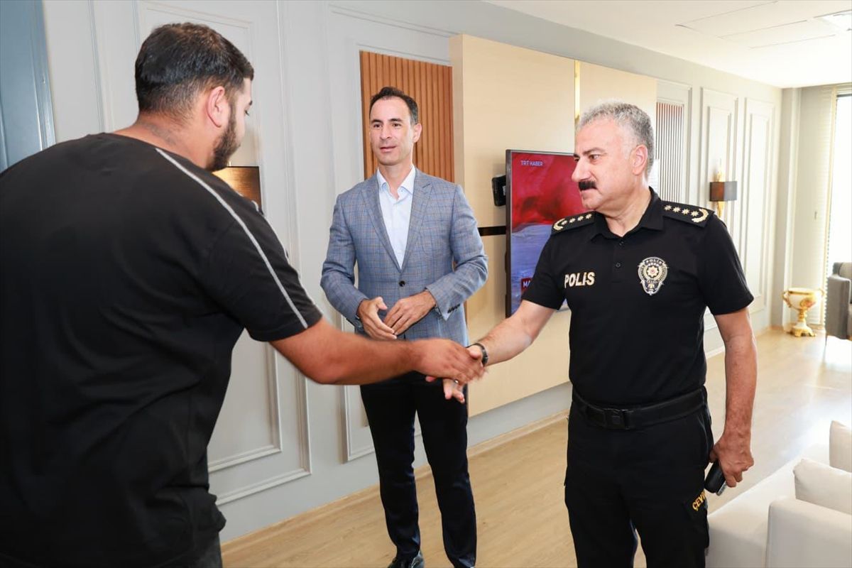 Mersin'de Emniyet Müdürü Taraftarlarla Buluştu