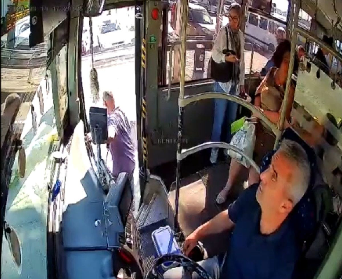 Minibüs Şoförü Fenalaşan Genç Kızı Hastaneye Yetiştirdi