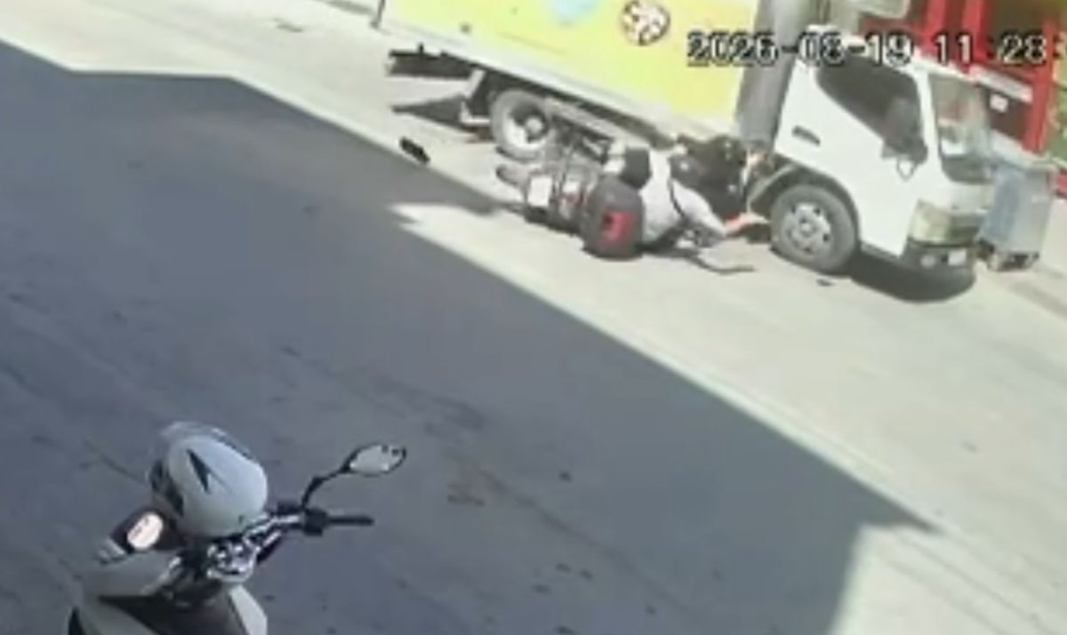 İnegöl'de Motosiklet ile Kamyonet Çarpıştı: 2 Kardeş Yaralandı