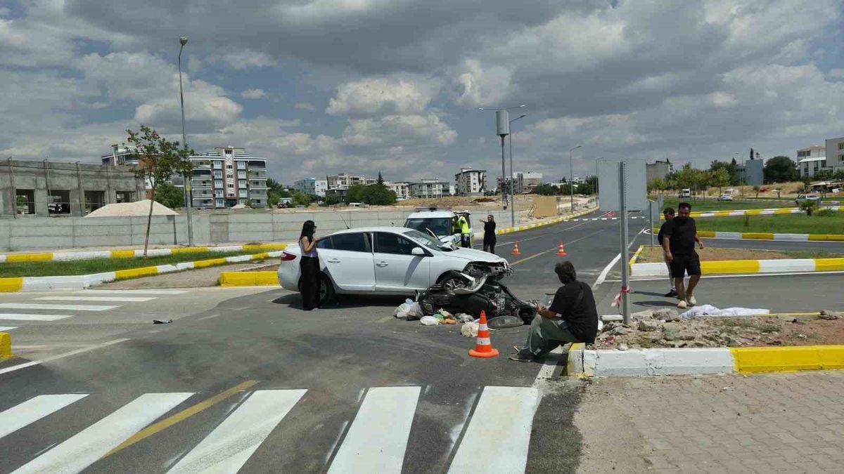 Adıyaman'da motosiklet ile otomobil çarpıştı: 1 yaralı