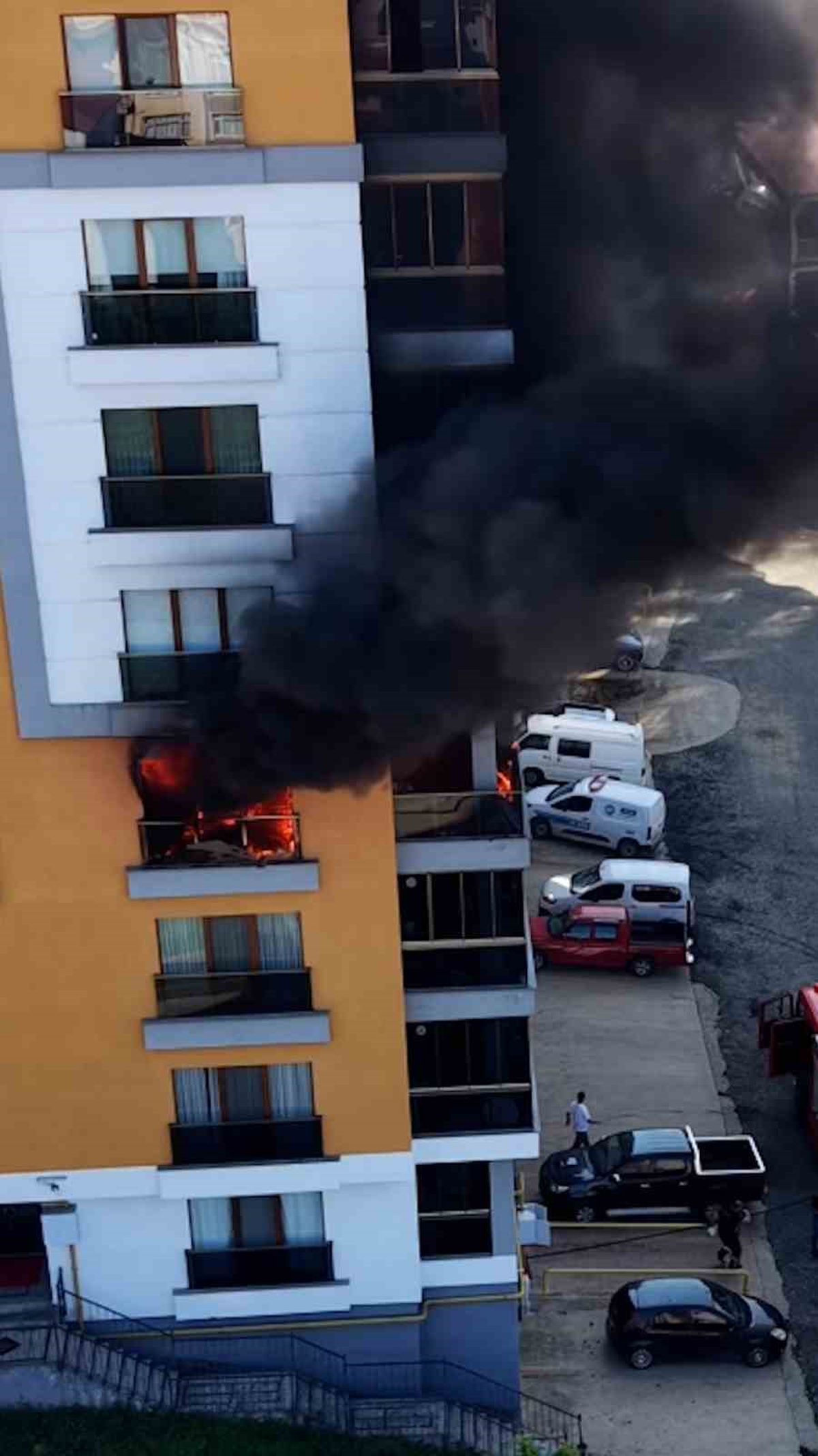 Rize'de Apartman Yangını: Daire Küle Döndü