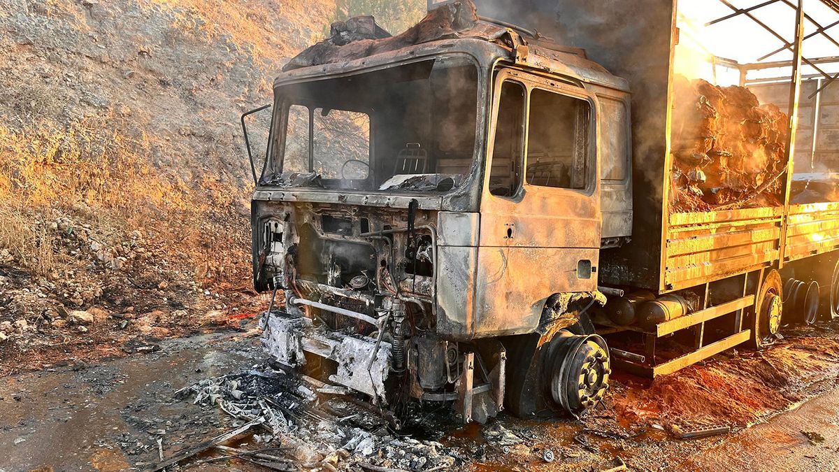 Tır Yangını Kula'da Kullanılamaz Hale Getirdi