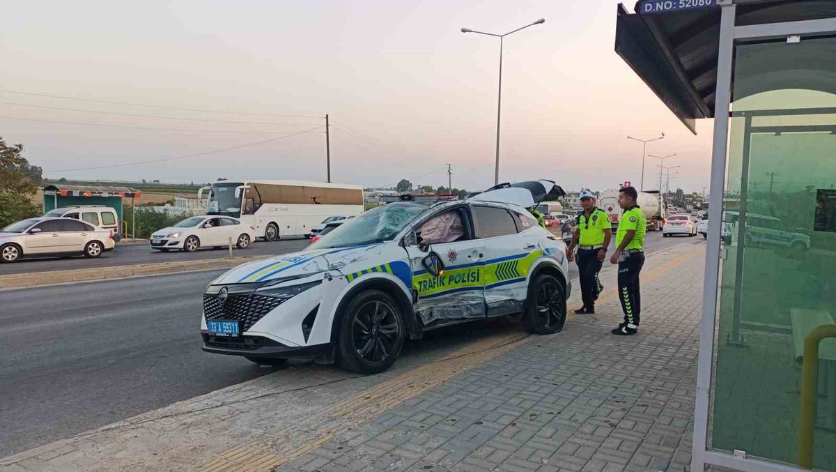 Silifke'de Trafik Işıklarında Zincirleme Kaza: 1 Polis Dahil 2 Yaralı
