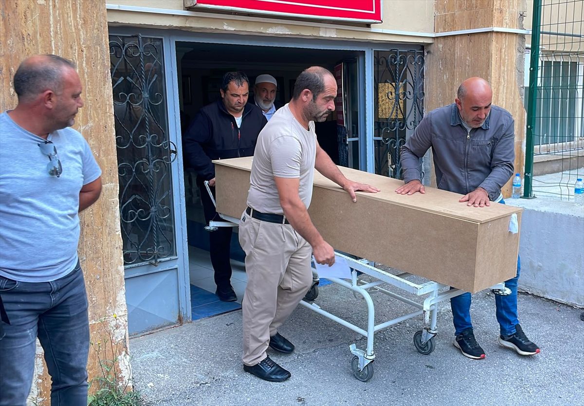 Sivas'ta KKKA şüphesiyle tedavi gören çiftçi hayatını kaybetti