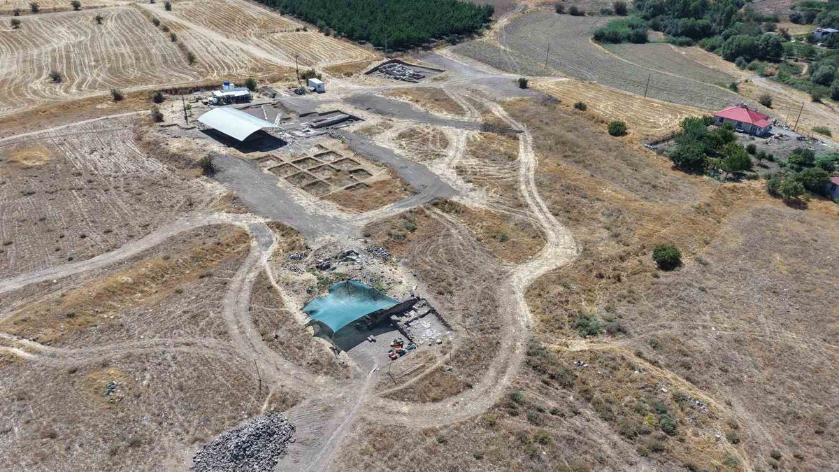 Elazığ'da Roma Villası ve Çocuk Mezarı Bulundu