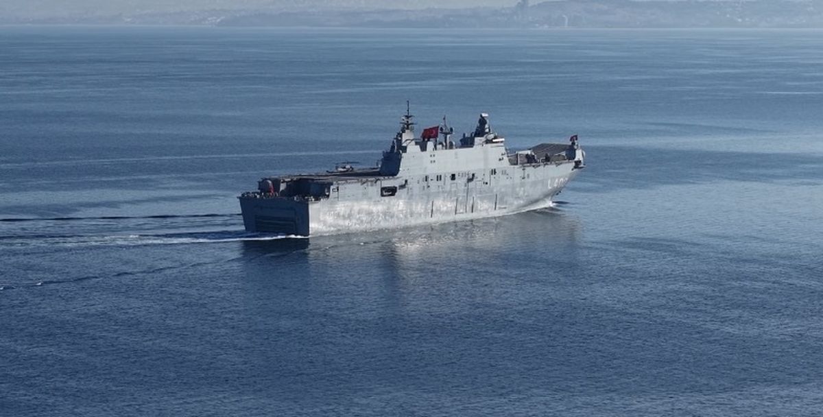 TCG Anadolu ve TCG Heybeliada Yalova'dan Selamlama Geçişi Yaptı