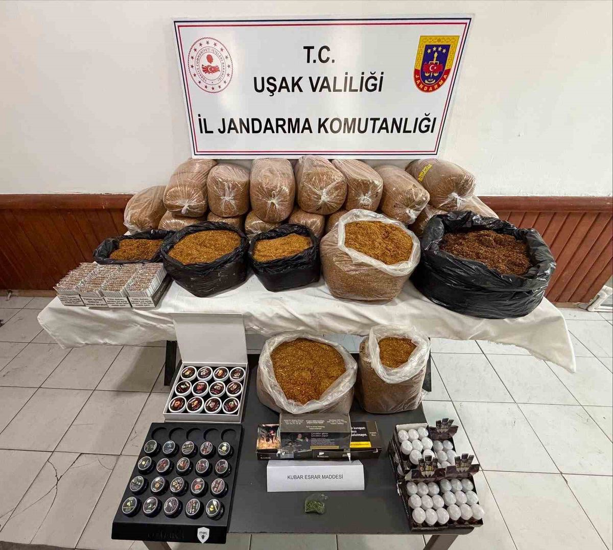 Uşak’ta 120 kilo bandrolsüz tütün ele geçirildi