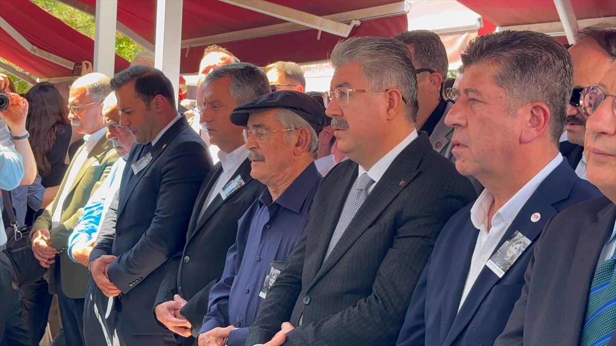 Özgür Özel, Güzin Büyükerşen'in Cenazesine Katıldı