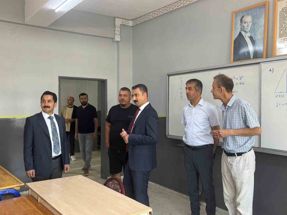 Alaşehir'de Denetimli Serbestlik Yükümlüleri Okulları Yeniliyor