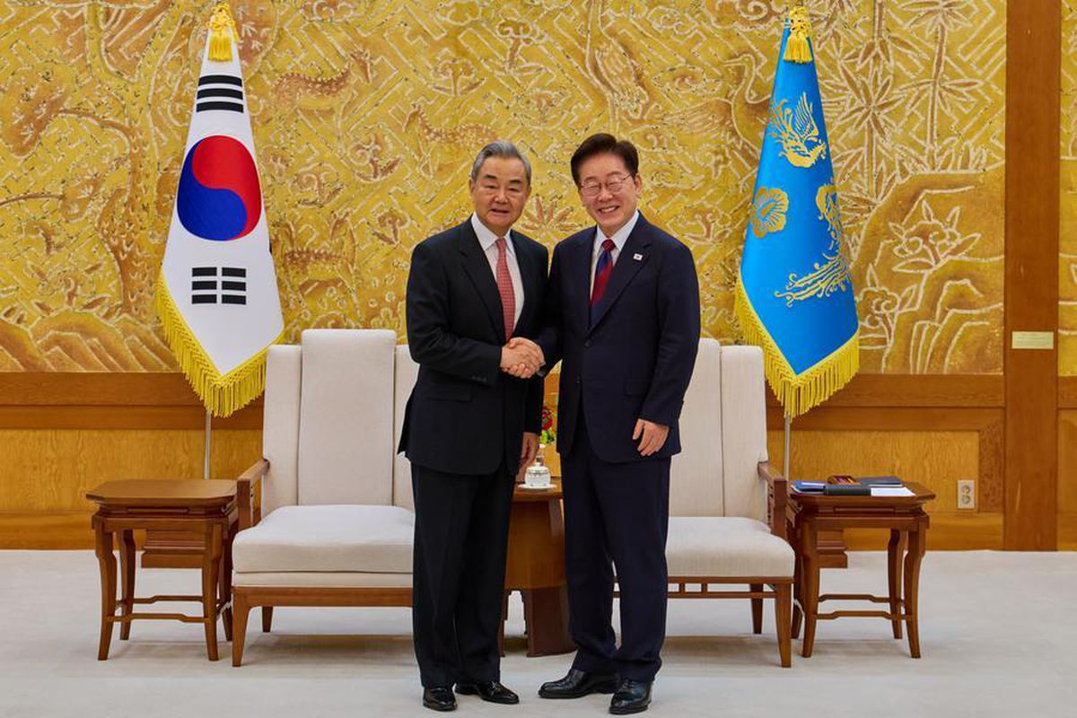Wang Yi Seul'de Güney Kore Lideriyle Görüştü