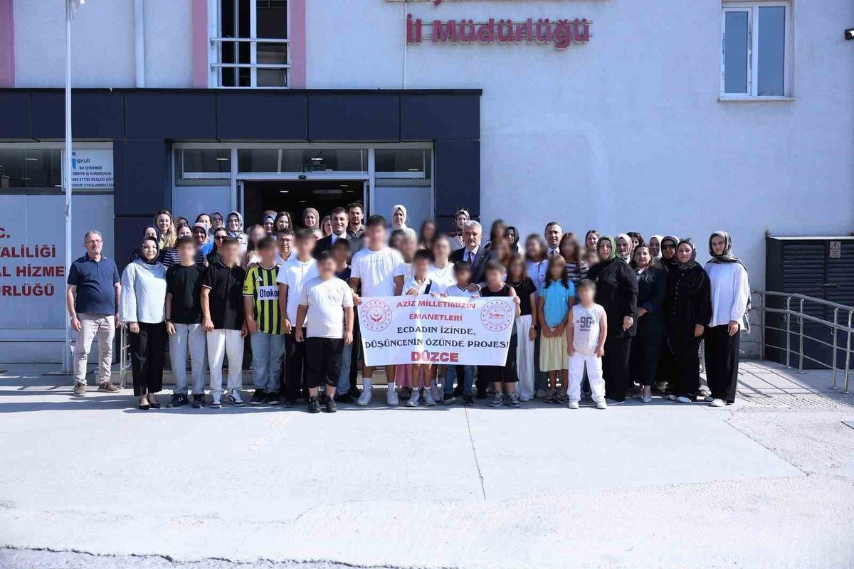 Düzce'de öksüz ve yetim çocuklar Ankara ile Konya'ya uğurlandı
