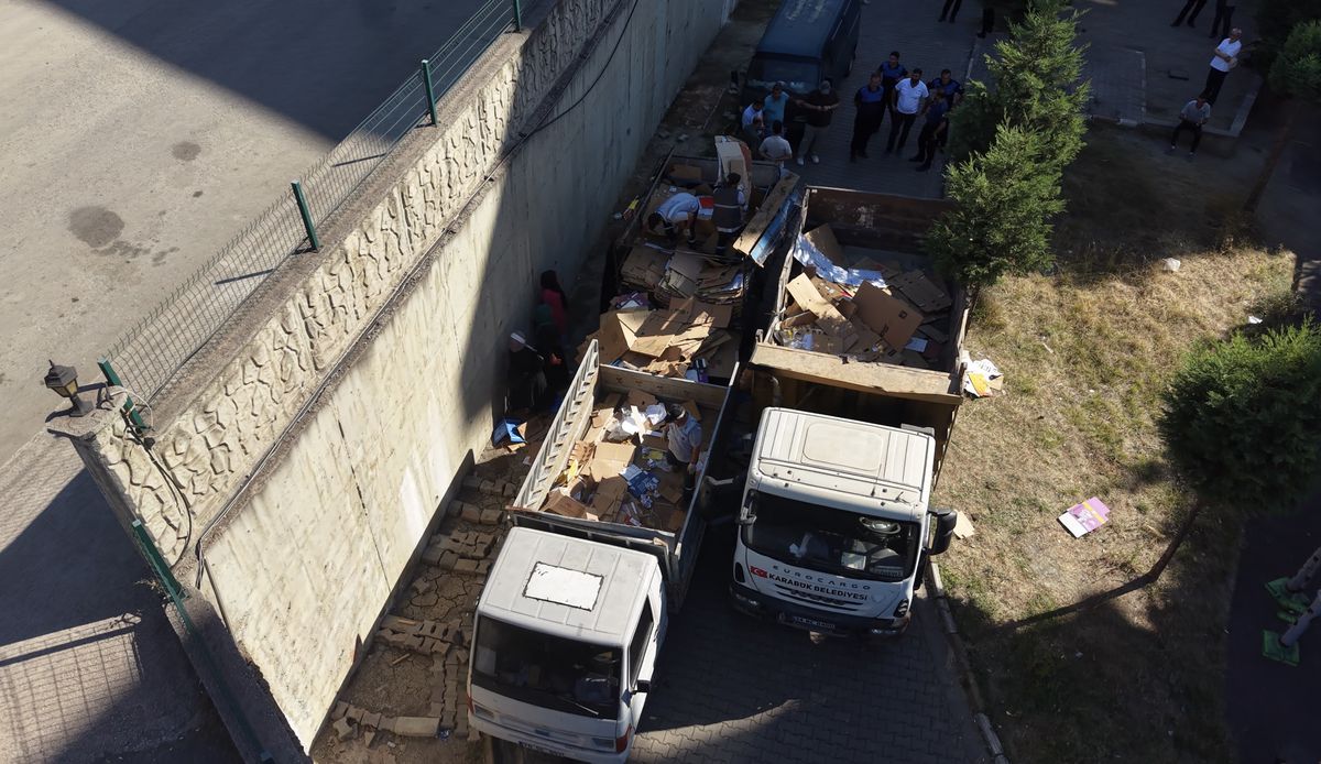 Karabük'te 4 Kamyon Çöp Temizliği