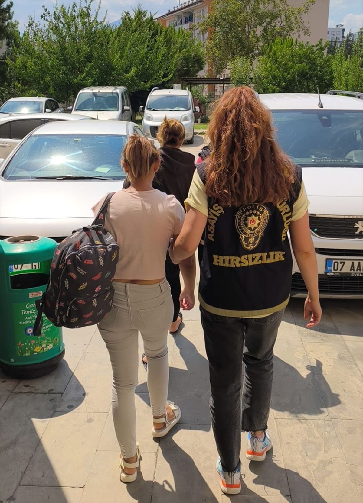 Antalya'da tramvayda yankesicilik: 2 tutuklama