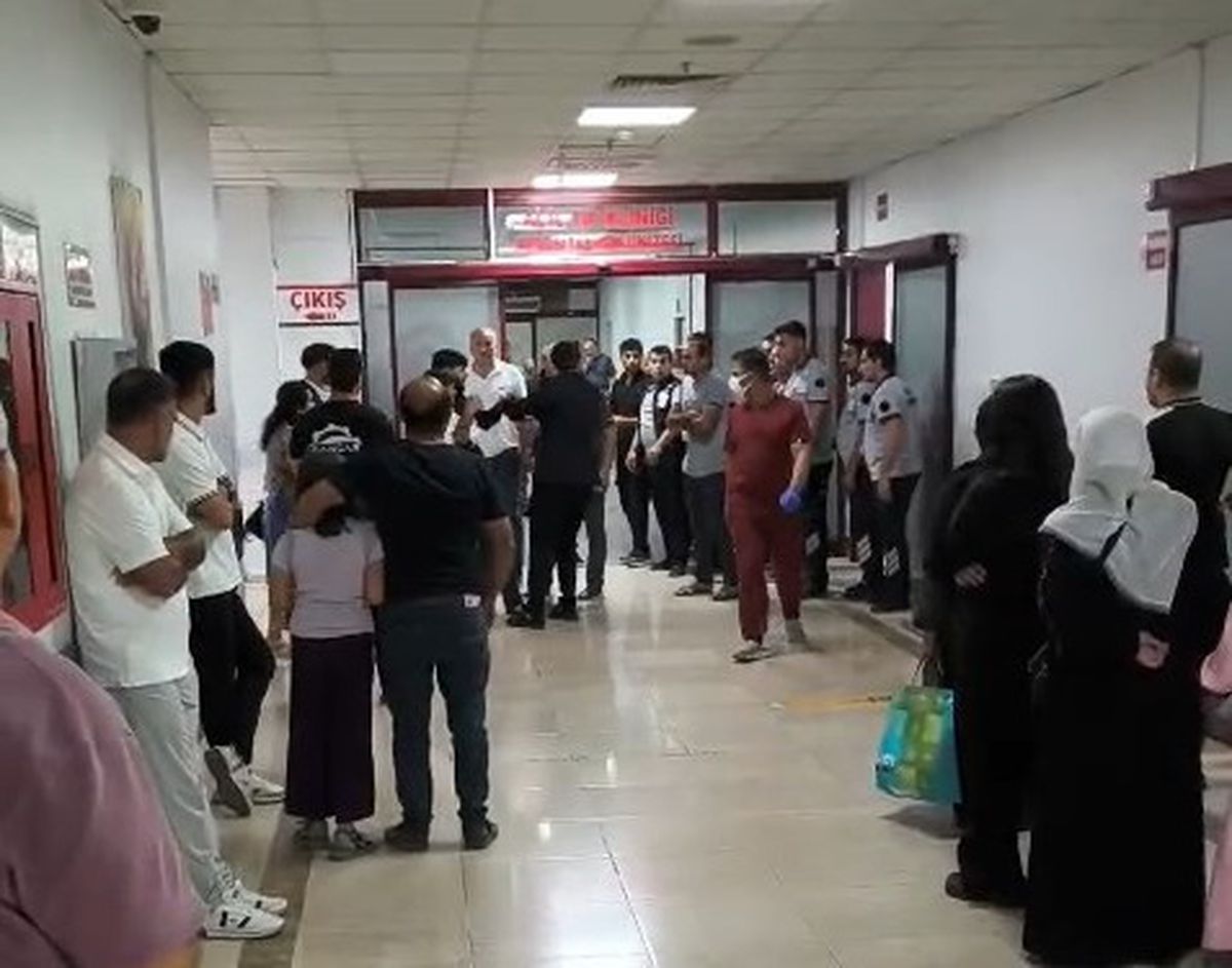 Diyarbakır'da havai fişek yüzüne isabet etti, hastanede arbede
