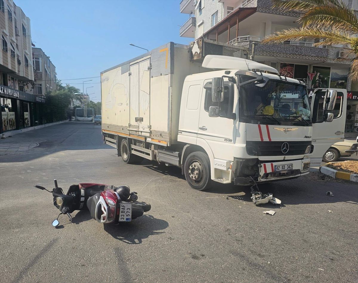 Bozyazı'da Motosiklet-Kamyonet Çarpıştı: 1 Yaralı