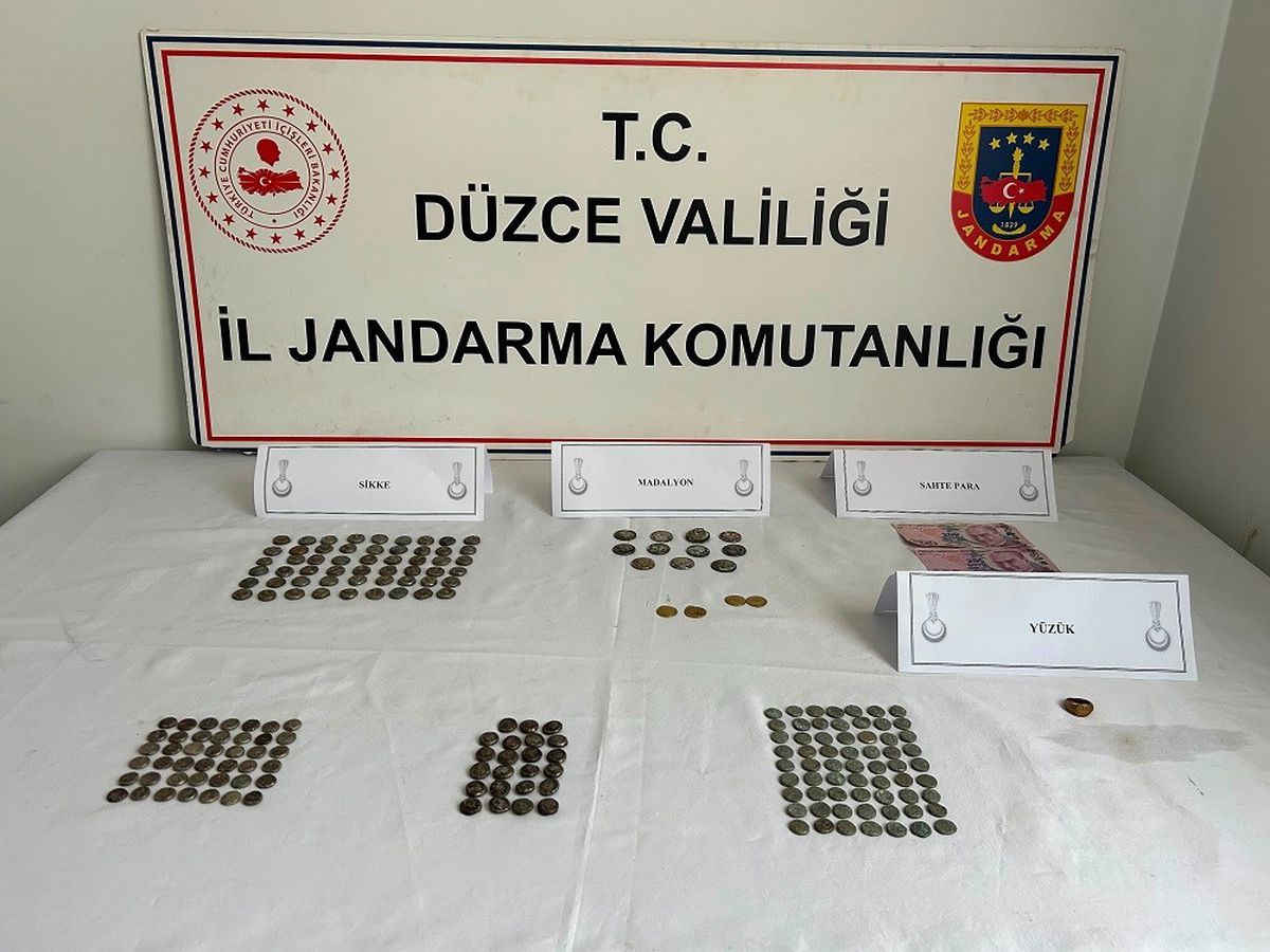 Düzce'de tarihi eser operasyonu: 196 sikke ele geçirildi