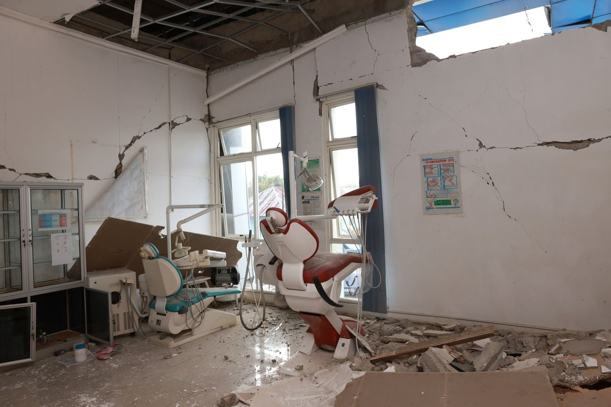 Endonezya'da 7.7 Büyüklüğündeki Depremde Can Kaybı 71'e Yükseldi