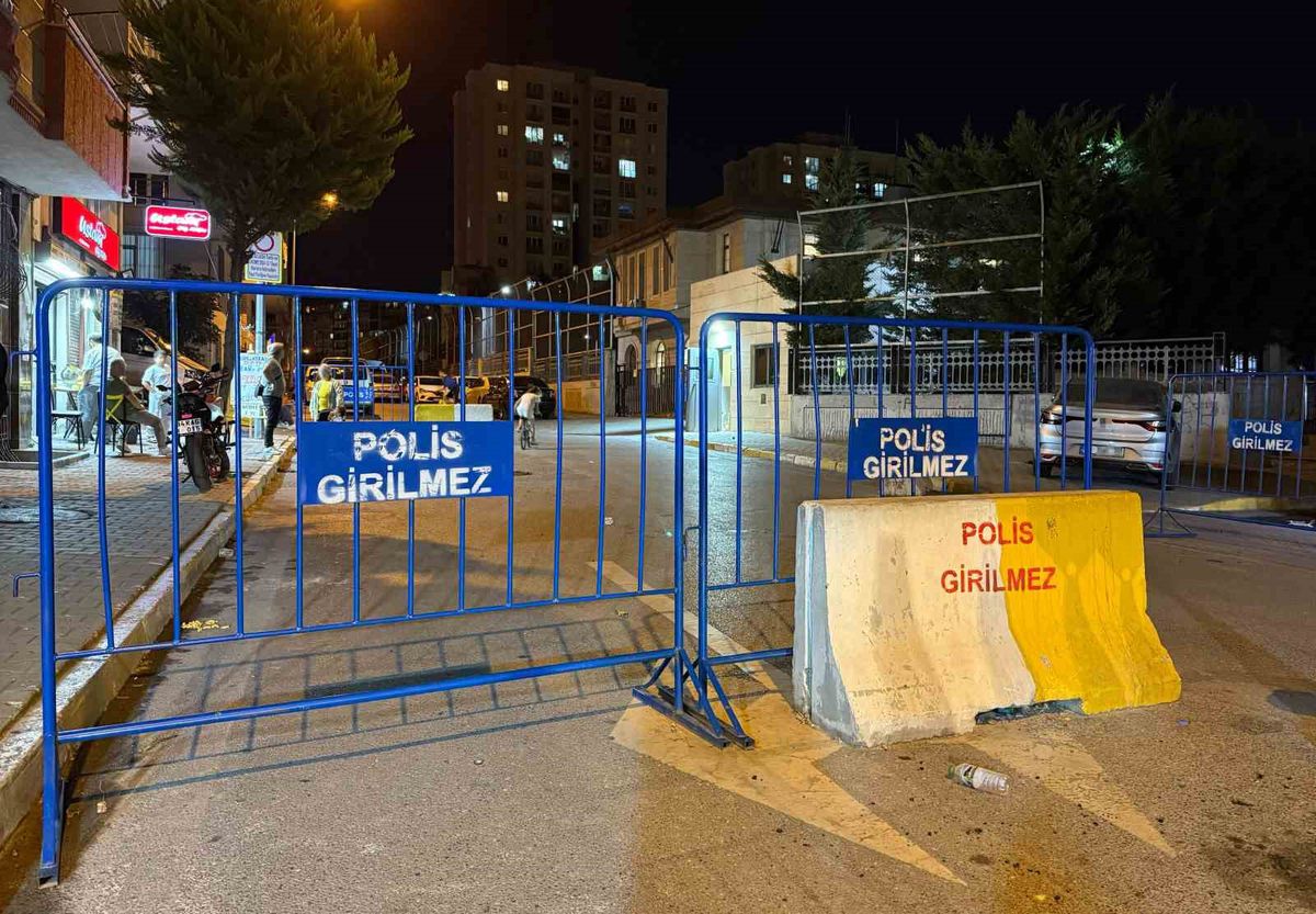 Esenyurt'ta aranan şahıs nezarette intihar etti
