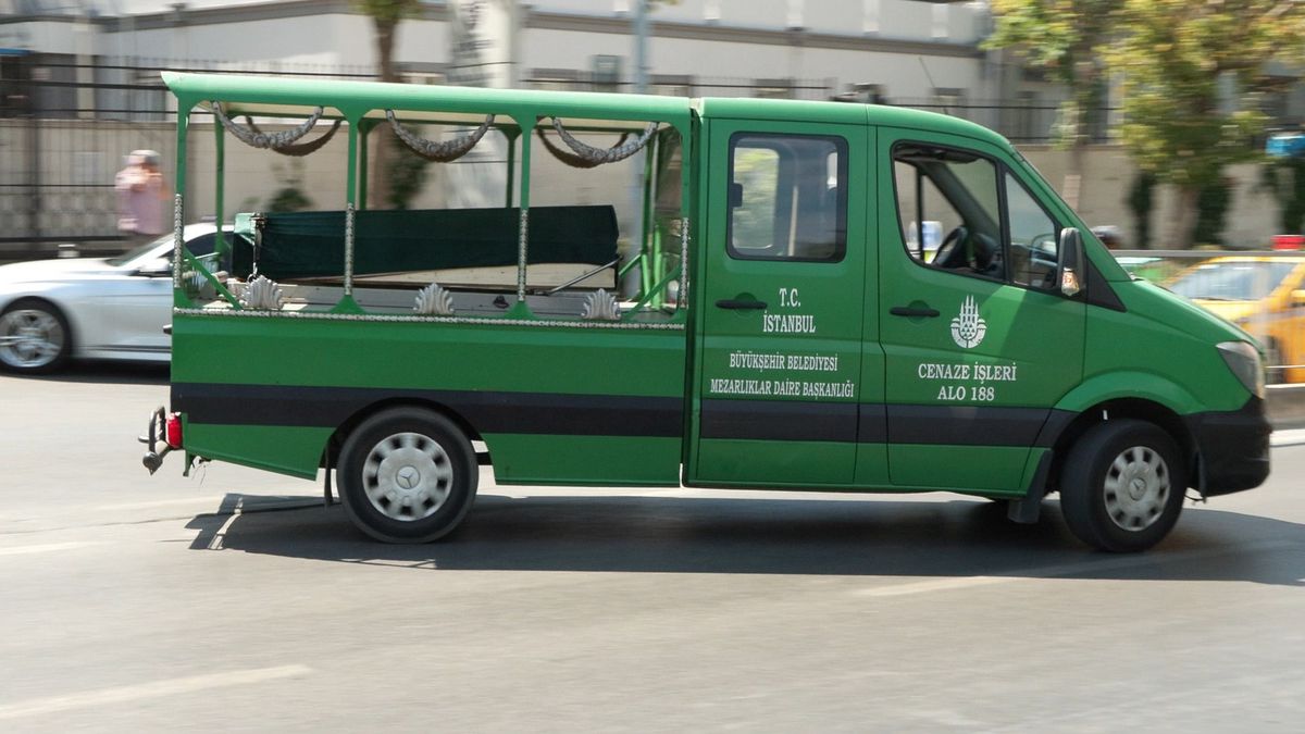 Denizolgun'un mezarından alınan örnekler yeniden defnedildi