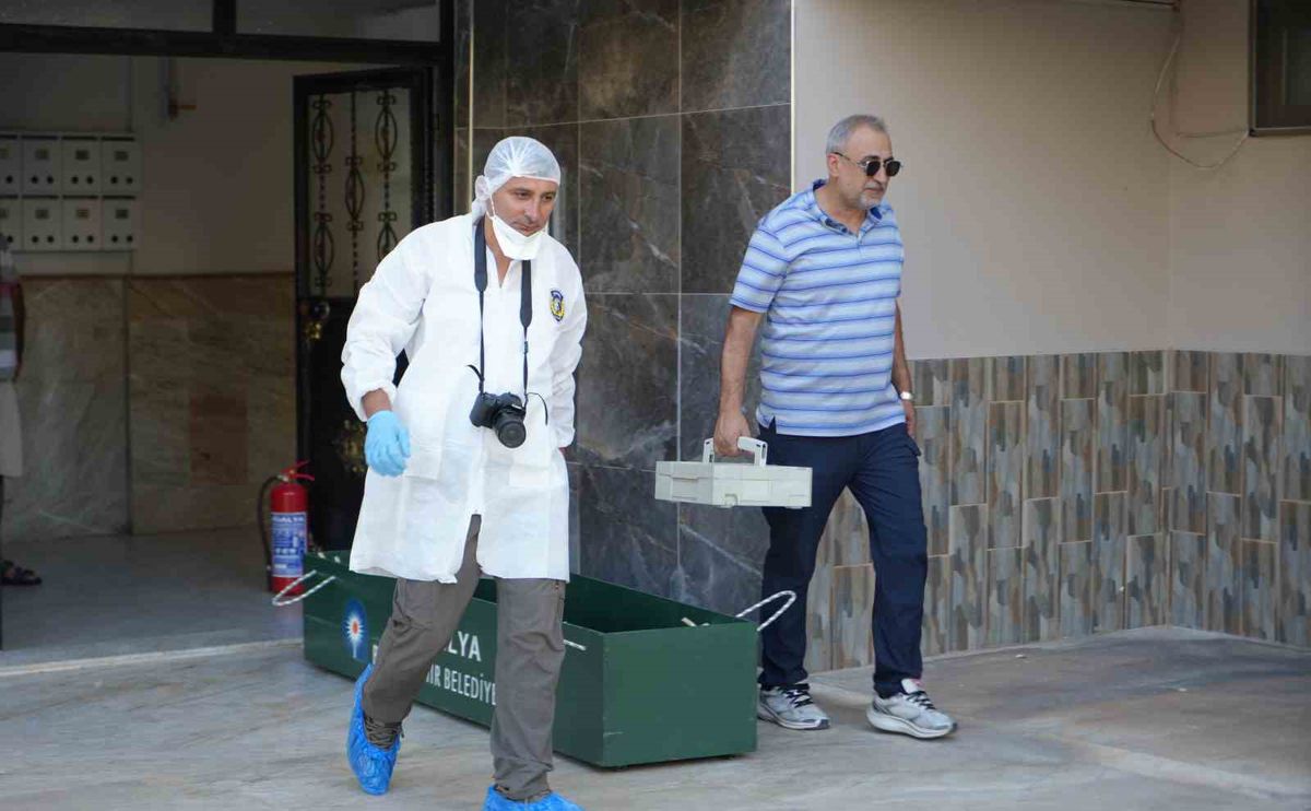 Antalya'da Anne ve Kızı Evlerinde Ölü Bulundu