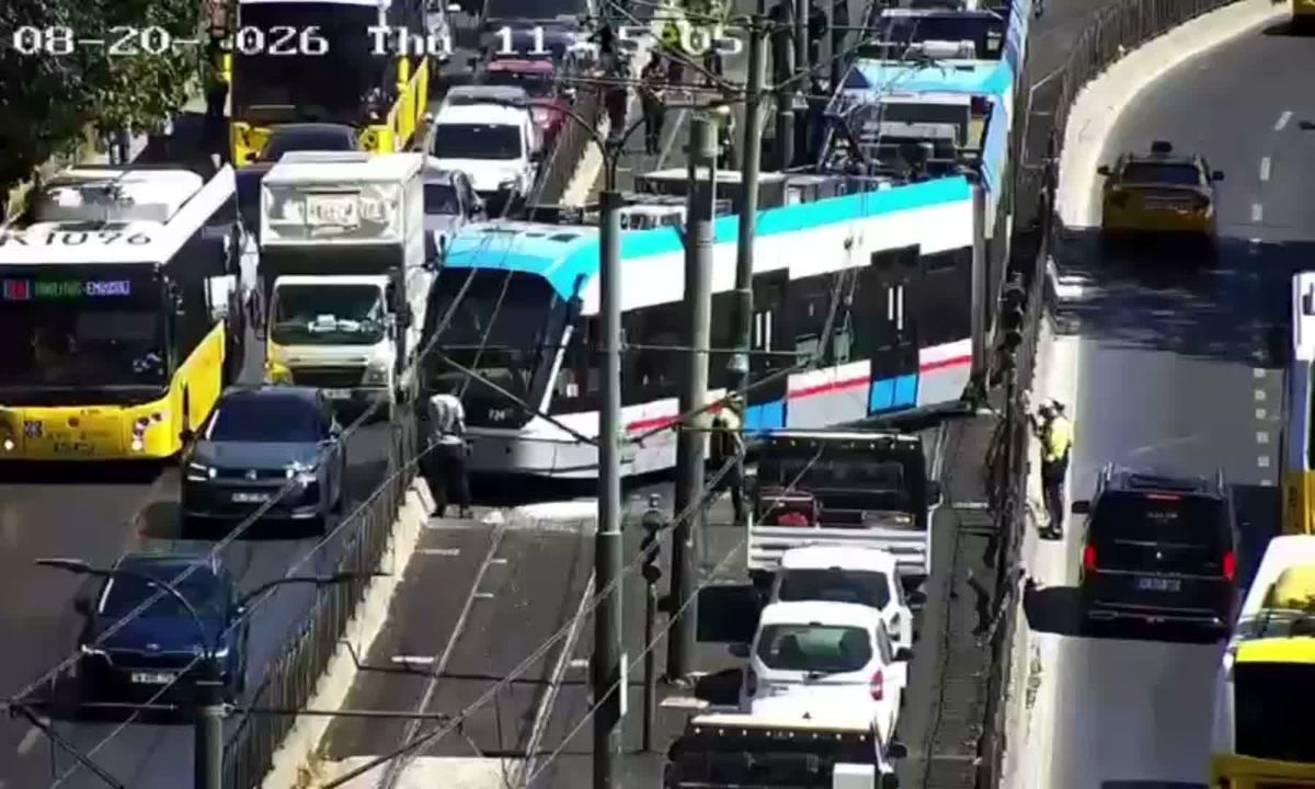 T1 Tramvayı Raydan Çıktı: Seferler Kısmen Durduruldu