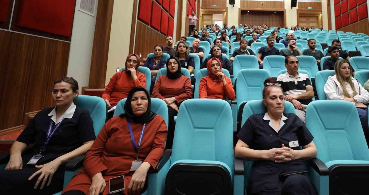 Fırat Üniversitesi Hastanesi’nde Sterilizasyon ve Dezenfeksiyon Eğitimi Verildi