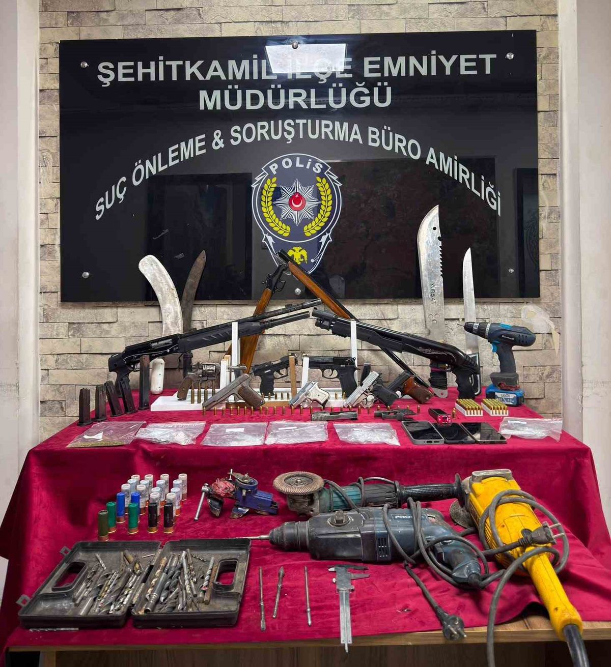 Gaziantep'te Silah ve Uyuşturucu Operasyonu: 2 Gözaltı