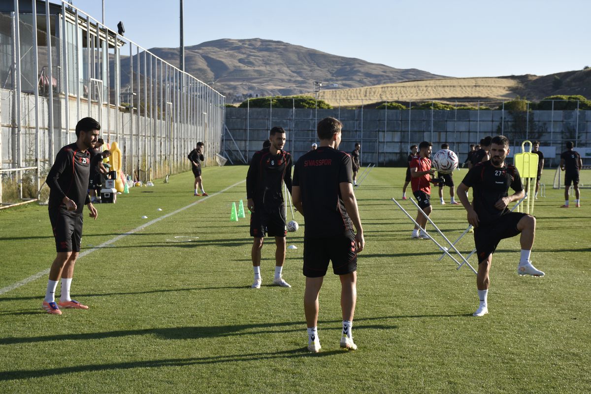 Sivasspor'da İsmet Taşdemir: 'İlk galibiyeti almak istiyoruz'
