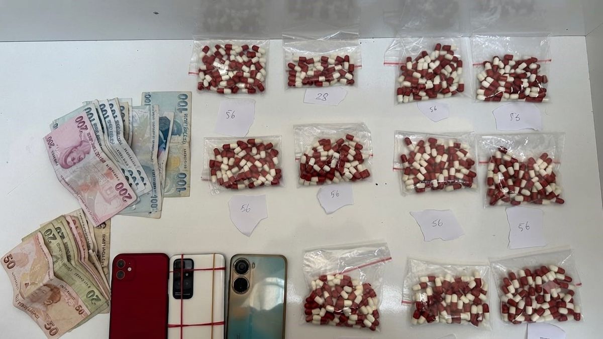 İzmir'de Asayiş Operasyonlarında 131 Aranan Şahıs Yakalandı, 74'ü Tutuklandı