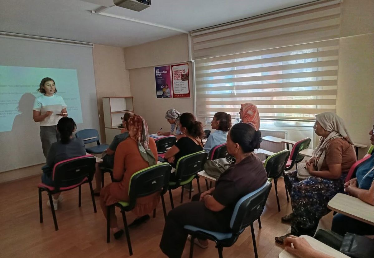 Söke’de Kadınlara ‘Sağlıklı Menopoz Okulu’ Eğitimi Verildi