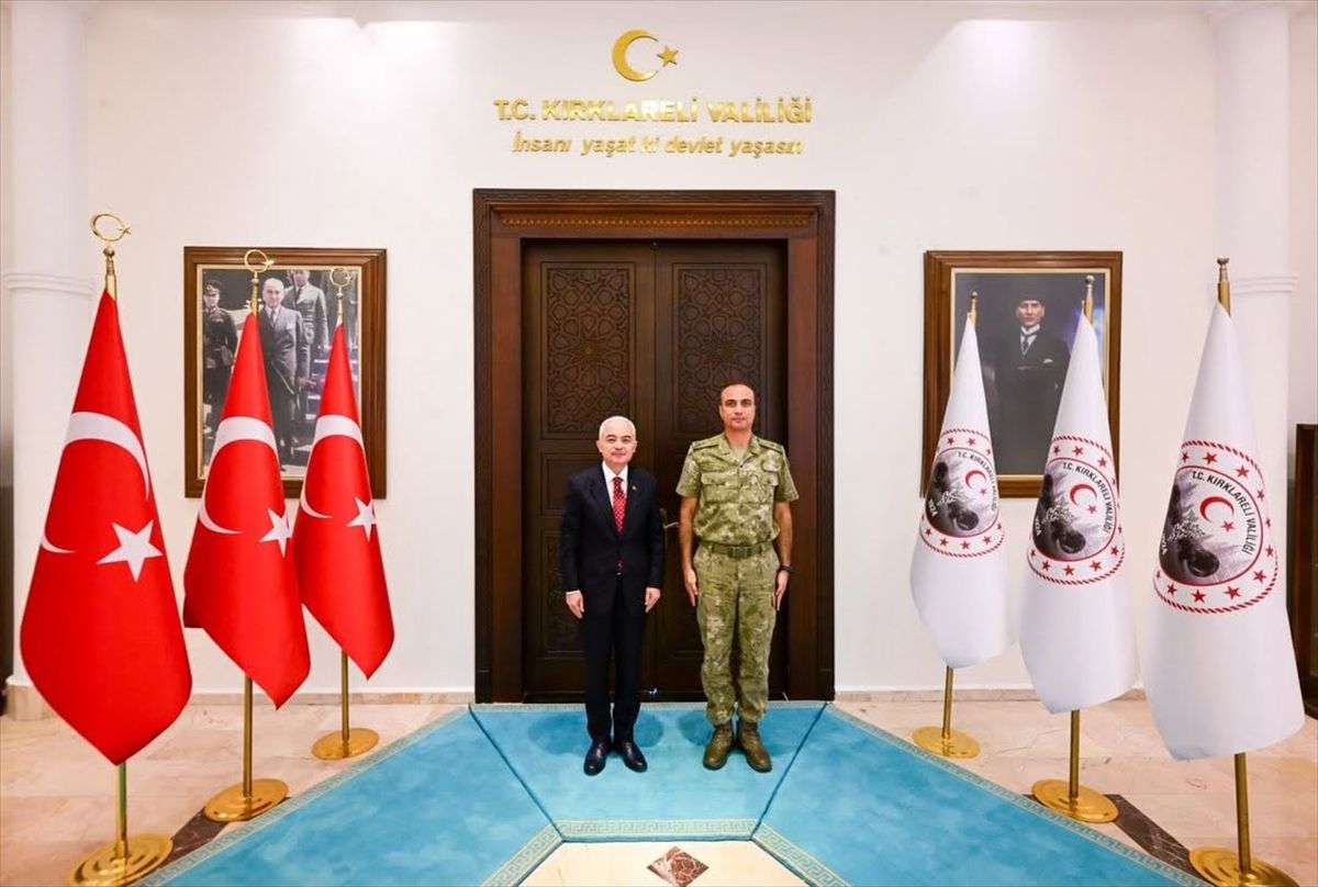 Vali Turan'dan Tuğgeneral Sarp'a veda ve başarı dilekleri