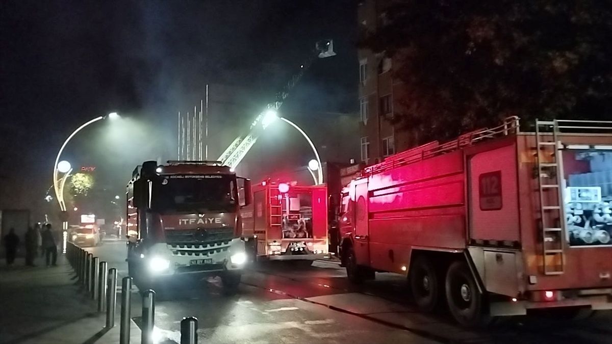 Gebze'de market yangını söndürüldü
