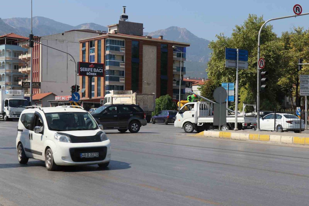 Denizli'de Yasak U Dönüşü Kazası Kamerada