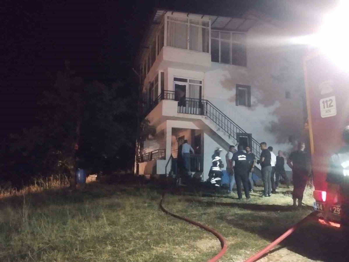 Malatya'da Elektrik Kontağından Çıkan Yangında Hasar