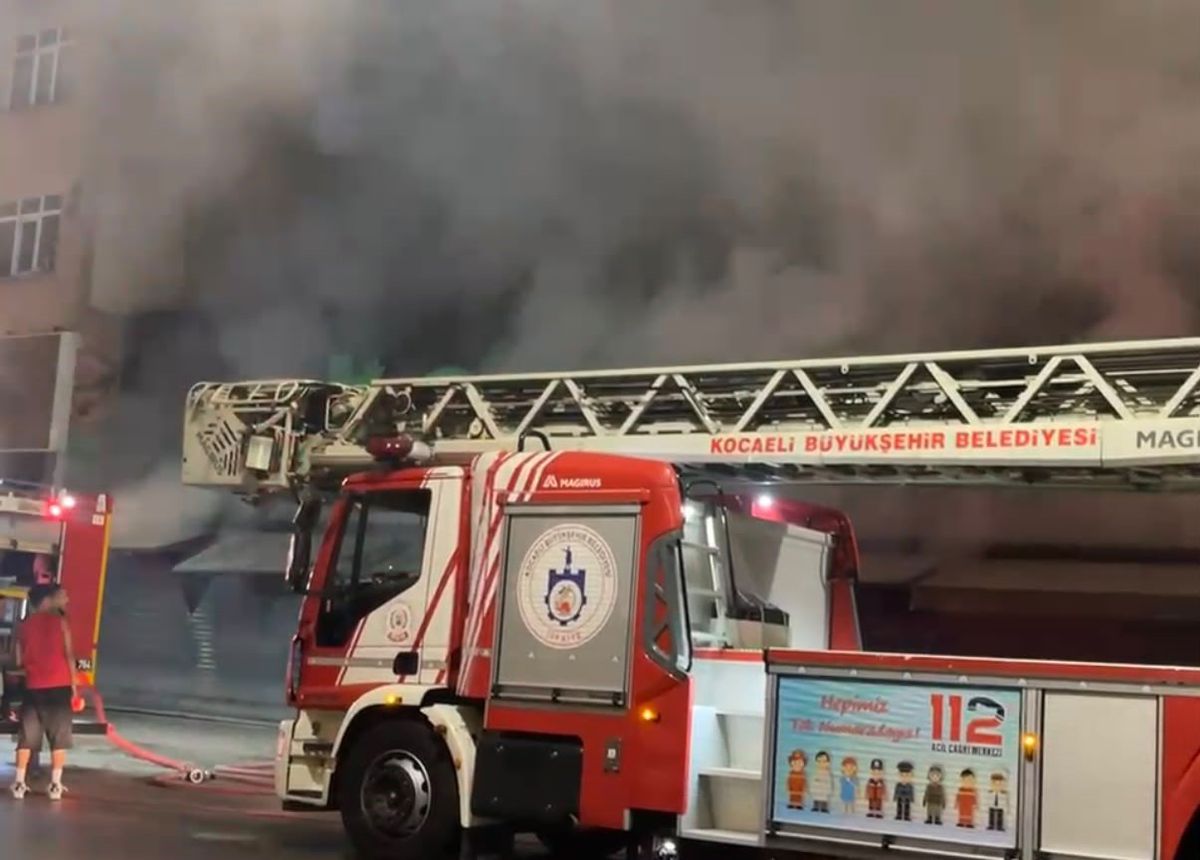 Gebze'de Market Yangını Korkuttu