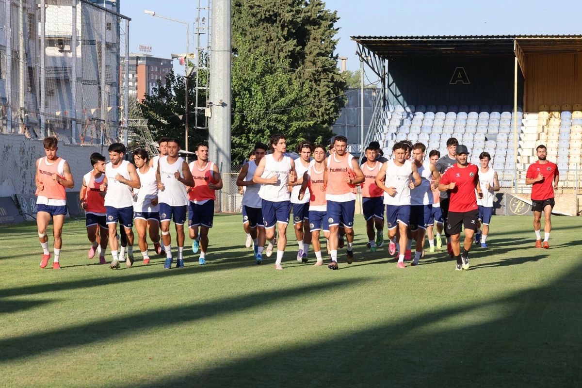Menemen FK'da Devir Krizi: Ahmet Çoruhlu Talip Oldu, Takım Yeniden Sahada
