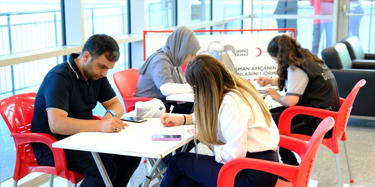 Hastane çalışanlarından kan bağışı