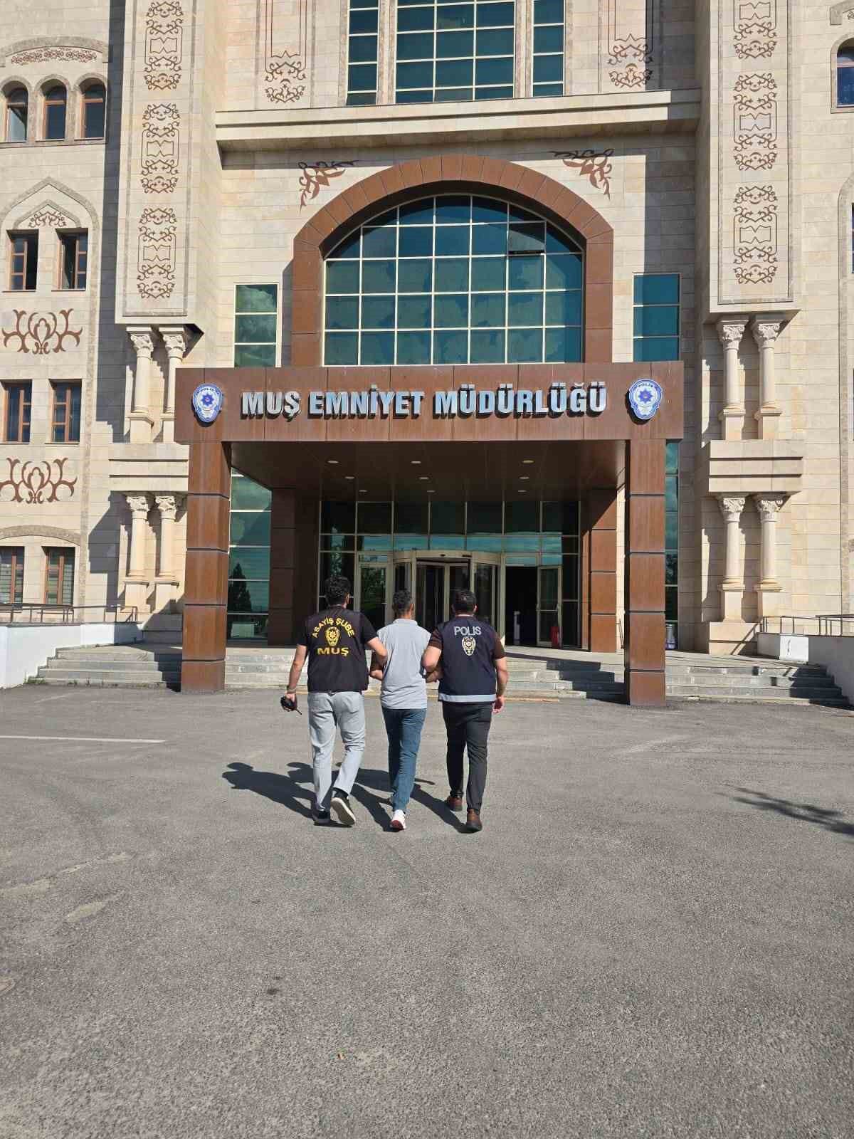 Muş'ta 10 Yıl 5 Ay Hapis Cezasıyla Aranan Dolandırıcı Yakalandı